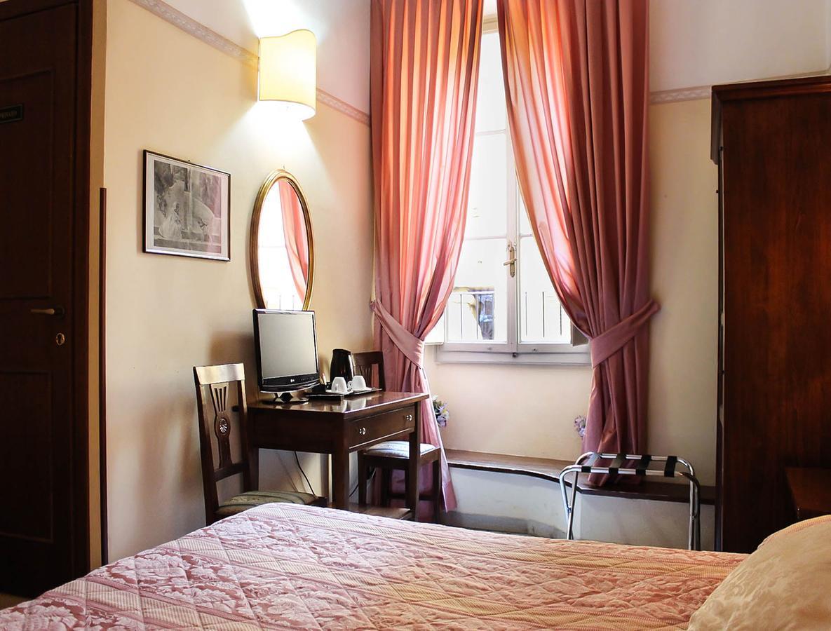 Hotel Tourist House Duomo Florenz Exterior foto
