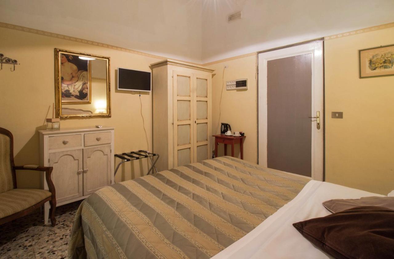 Hotel Tourist House Duomo Florenz Exterior foto