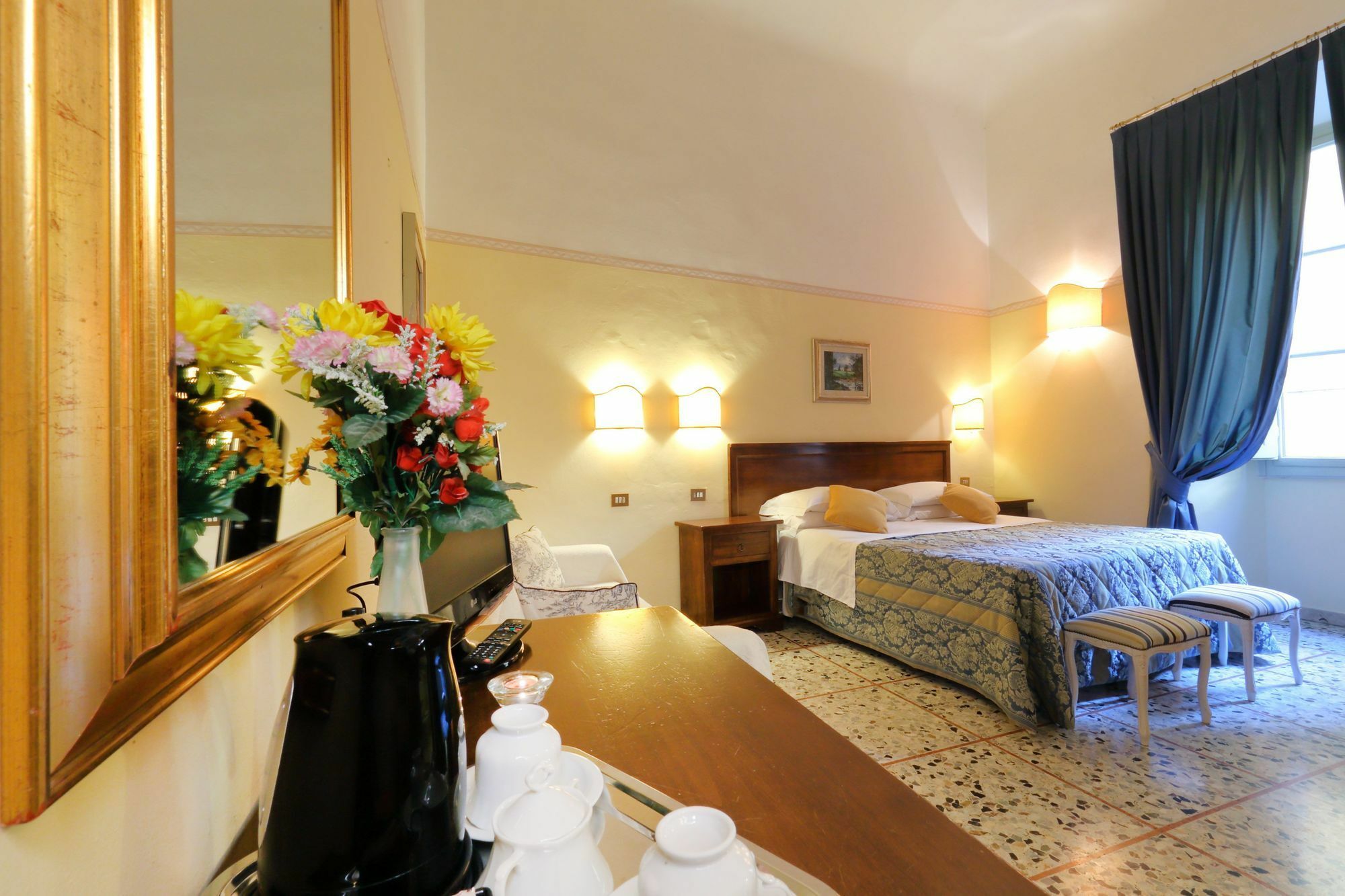 Hotel Tourist House Duomo Florenz Exterior foto